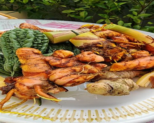 ซุปใสใส่สมุนไพรพื้นบ้าน